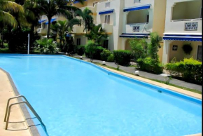 Sea Sand Sun- Entire Modern Ground Floor apartment-Close to beach